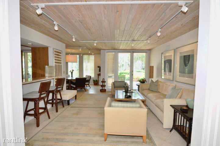 140 SE 5th Ave #239