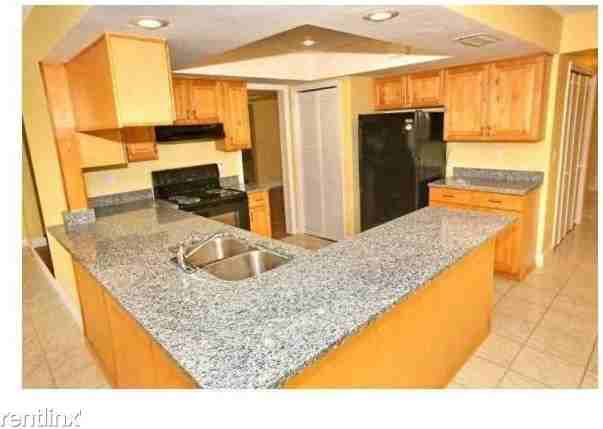 1541 NW 9th St - Photo 2 of 13