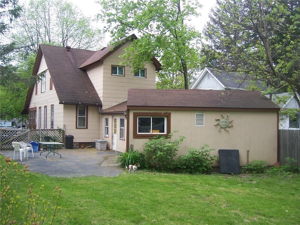 44 Maple St - Photo 2 of 19