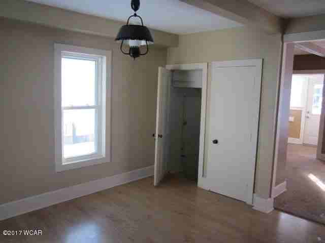 401 Victoria St - Photo 2 of 15