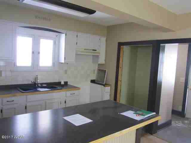 401 Victoria St - Photo 3 of 15