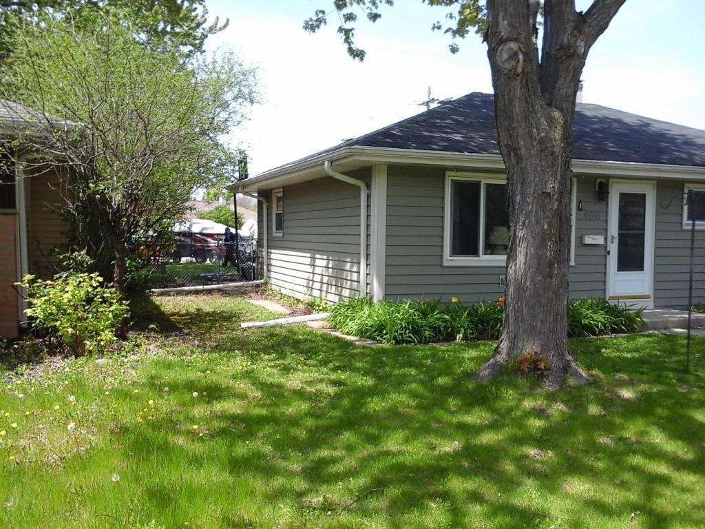 6511 N 58th St - Photo 2 of 4