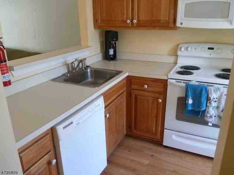 19 Rushmore Ln - Photo 3 of 19