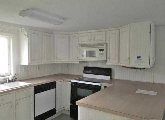 1164 Glenwood Rd - Photo 3 of 10