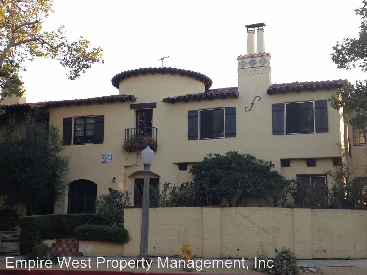 363 N. Sycamore Avenue; 7000-7006 Oakwood Avenue - Photo 3 of 10