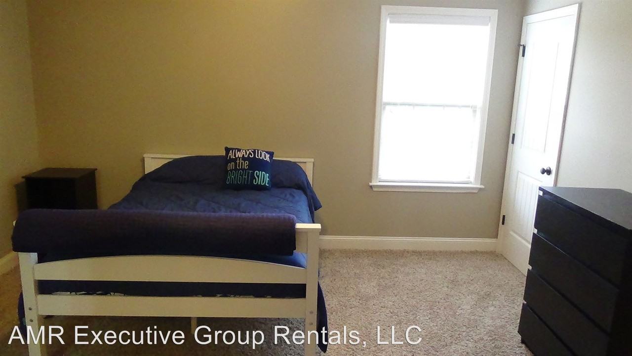 701 13th St - Photo 3 of 19