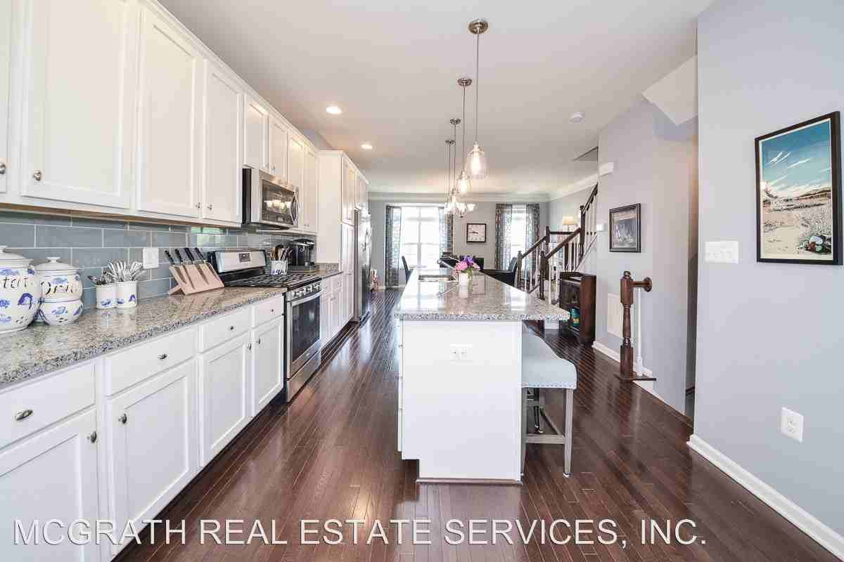 43217 Whelplehill Terrace - Photo 3 of 29