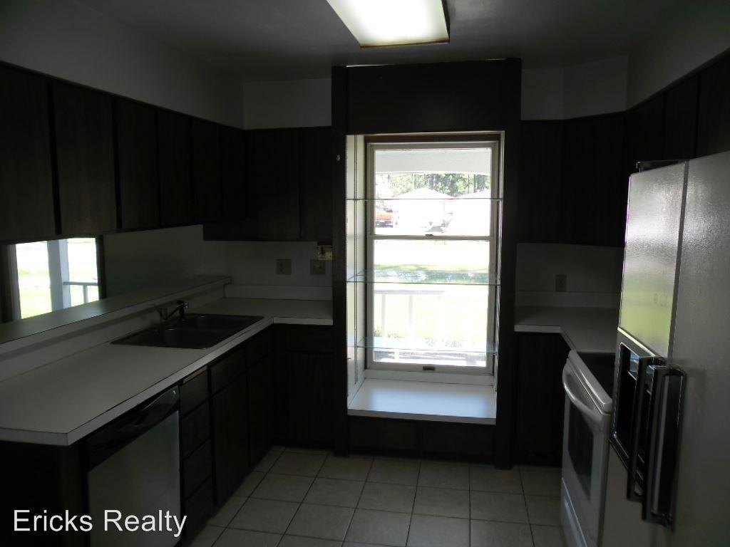 436 E 7th St - Photo 3 of 17