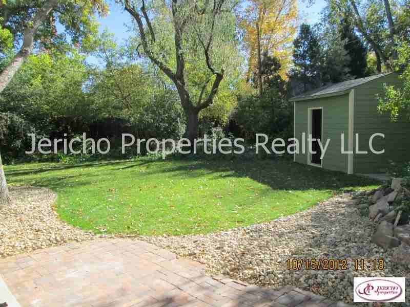 5958 S Lakeview St - Photo 2 of 16