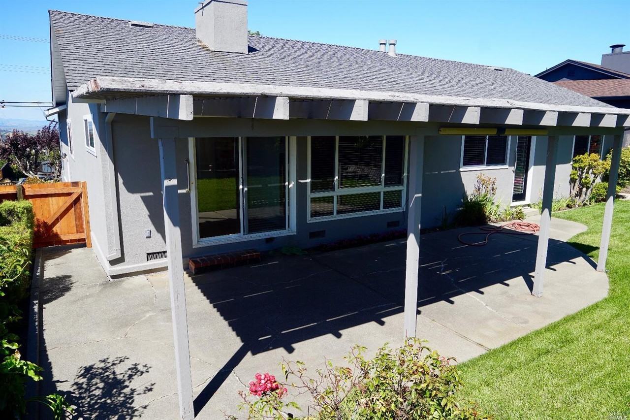 53 Ridgewood Dr - Photo 2 of 16