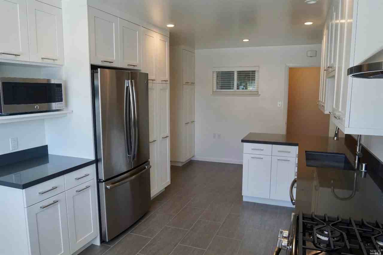 53 Ridgewood Dr - Photo 3 of 16