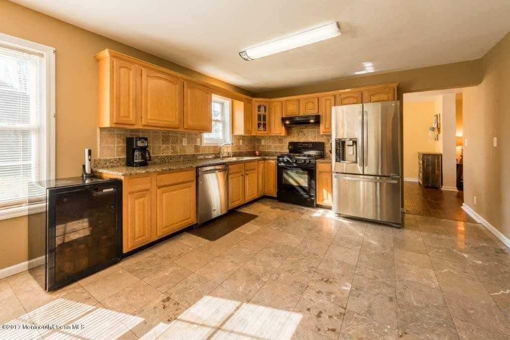 375 Brick Ave - Photo 2 of 25