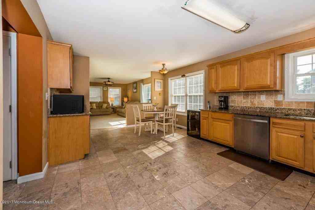 375 Brick Ave - Photo 3 of 25