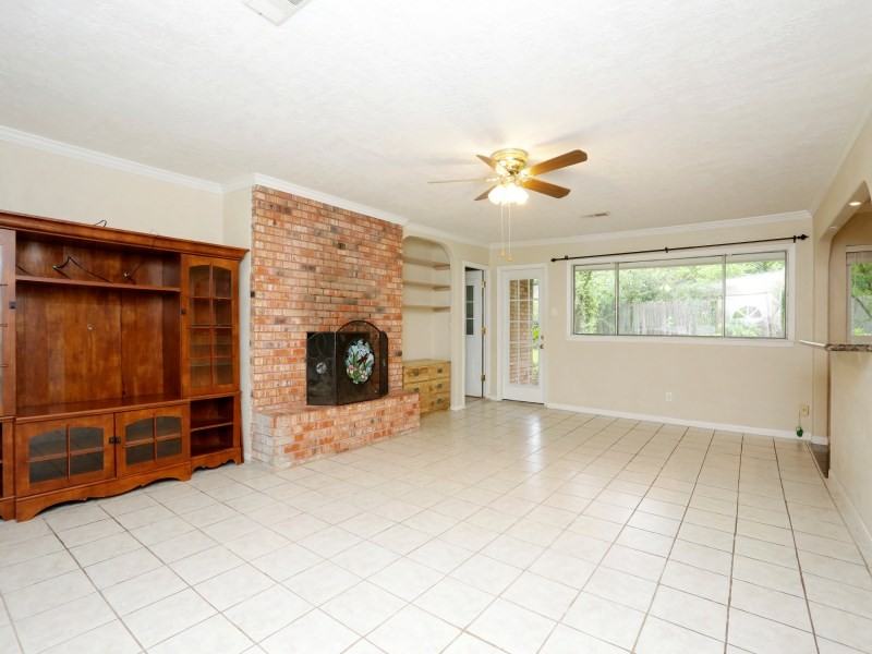 9214 Bronco Dr - Photo 3 of 22