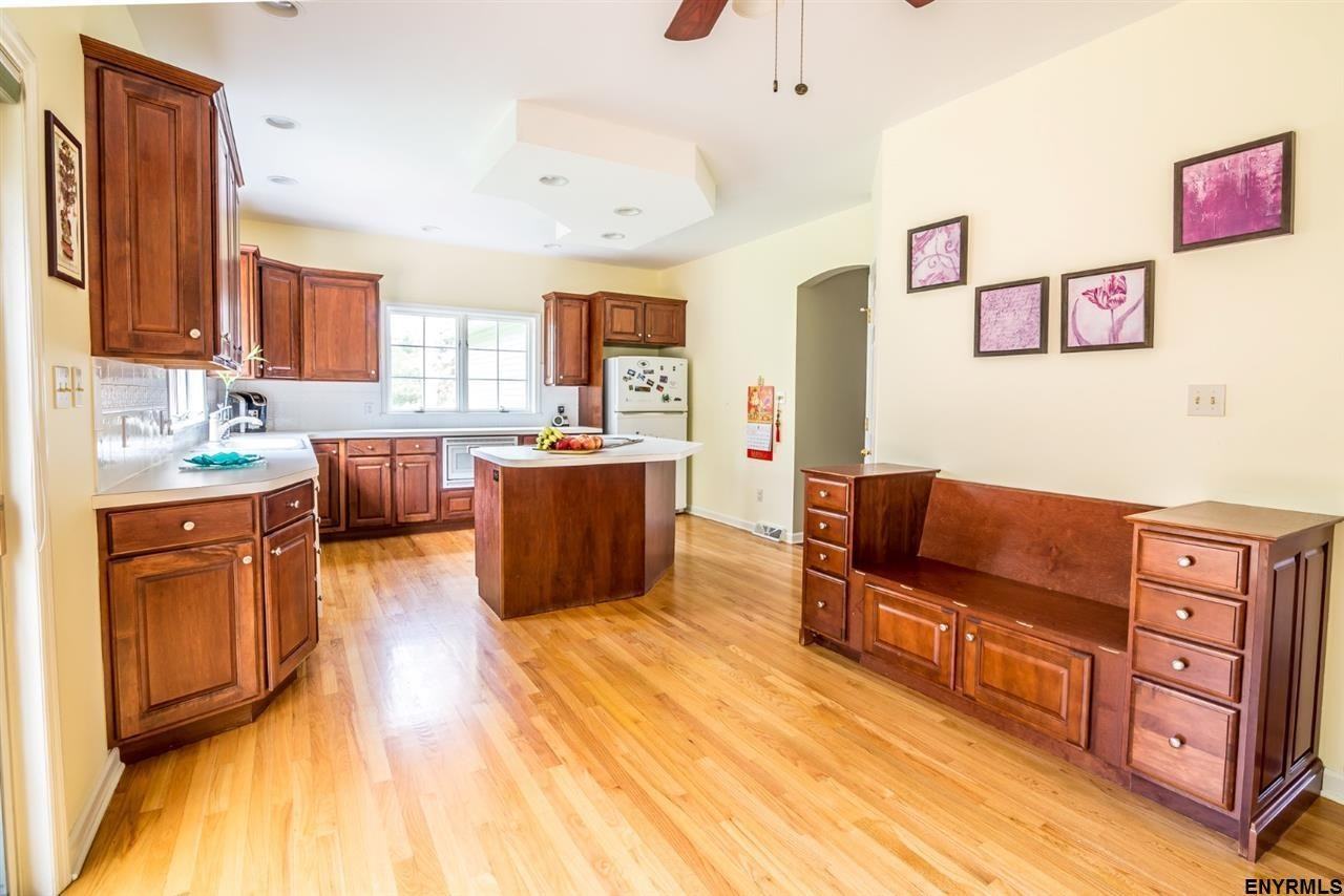 4 Kimberly Ct - Photo 3 of 25