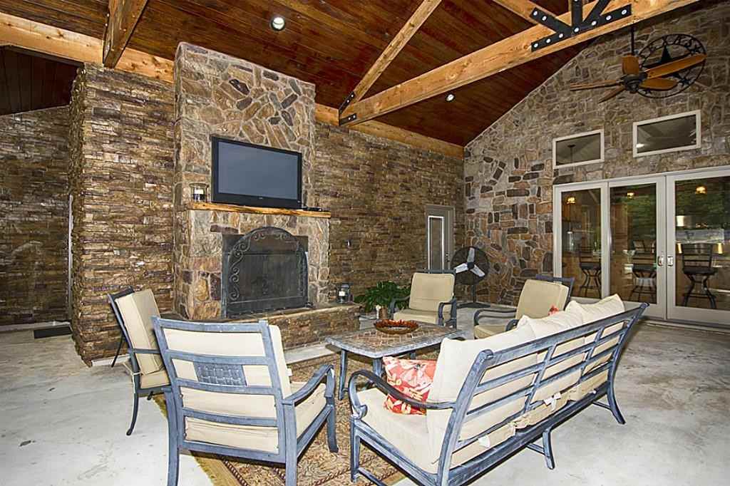 1107 Pine Hollow Dr - Photo 3 of 32