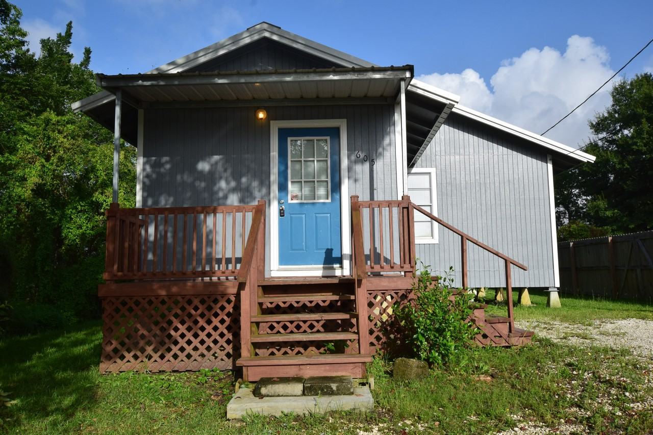 605 Riverside Dr - Photo 2 of 5