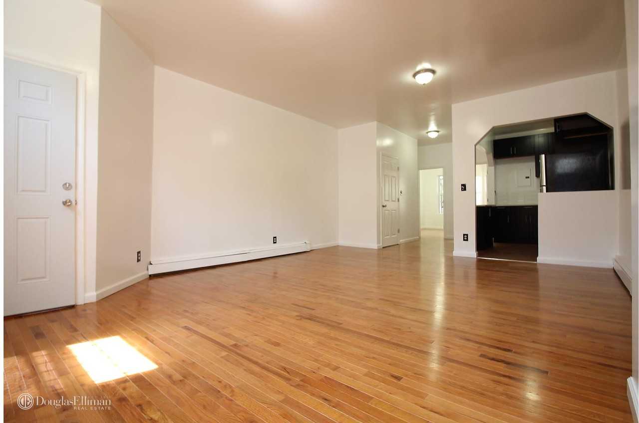 813 Courtlandt Ave #1 - Photo 2 of 5