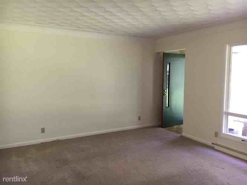 1110 Piccadilly Rd - Photo 3 of 8