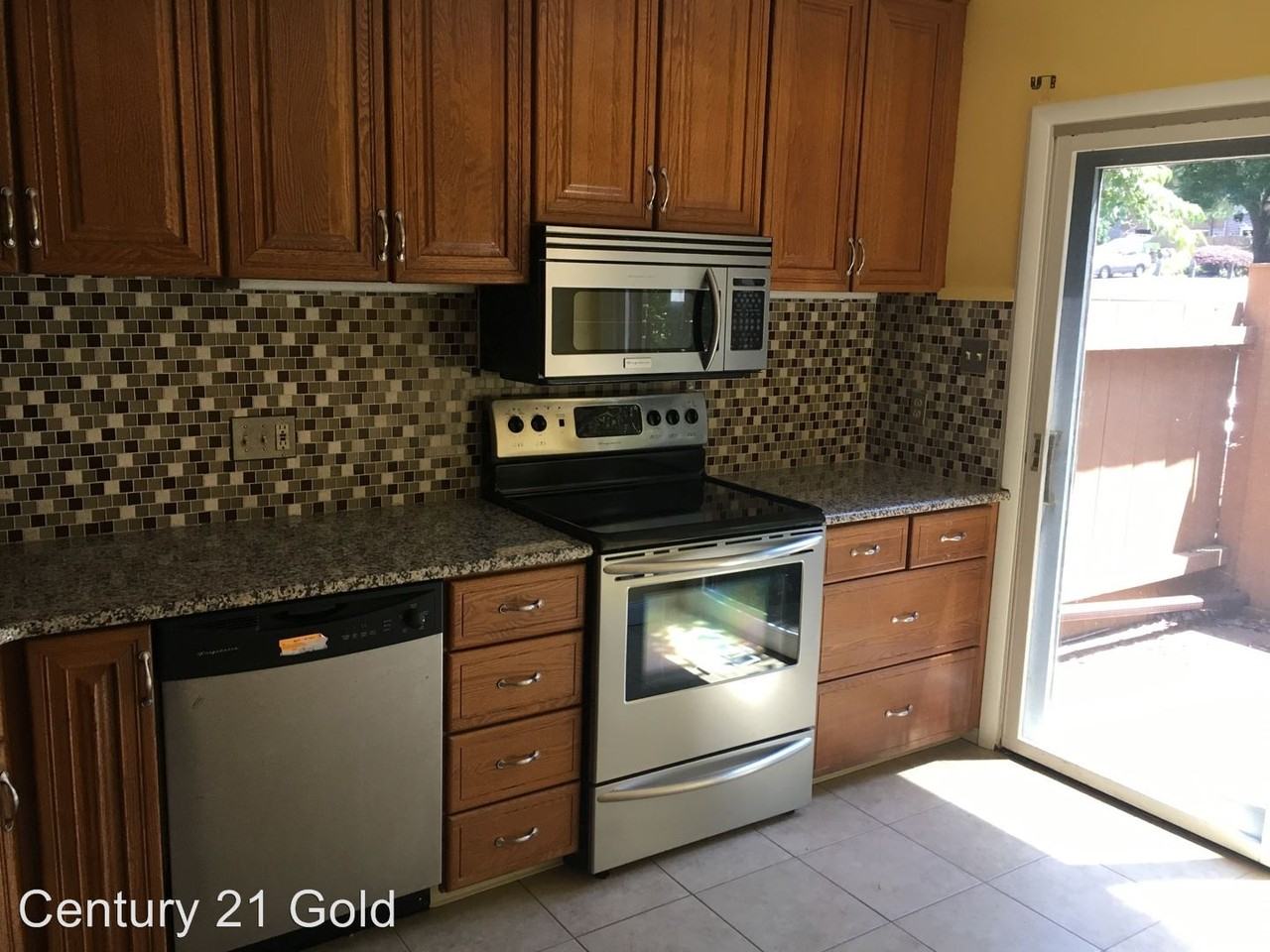 7 Pinehurst Ct - Photo 2 of 10