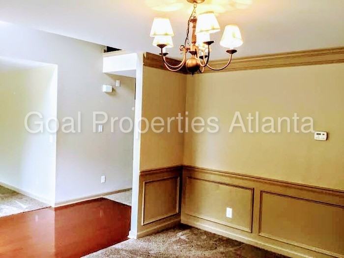 1979 Raegan Way - Photo 3 of 20