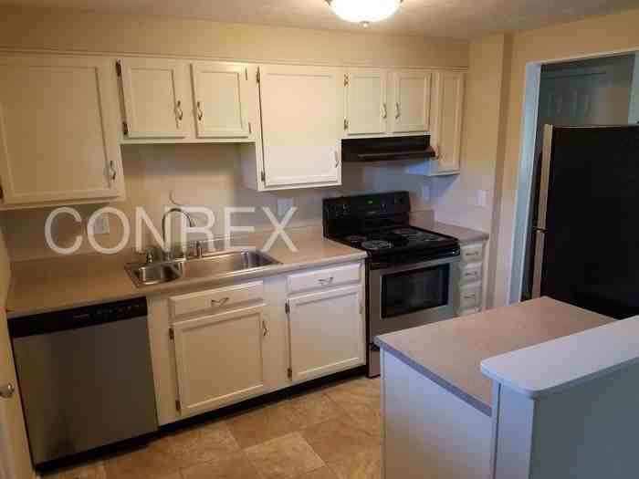 1346 Hartwood Dr - Photo 2 of 10