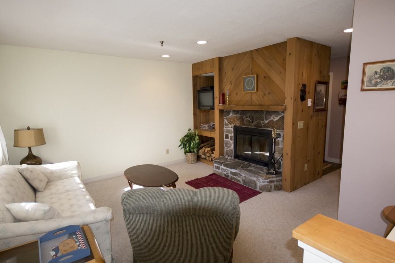 5 Village Lodge Rd - Photo 2 of 7