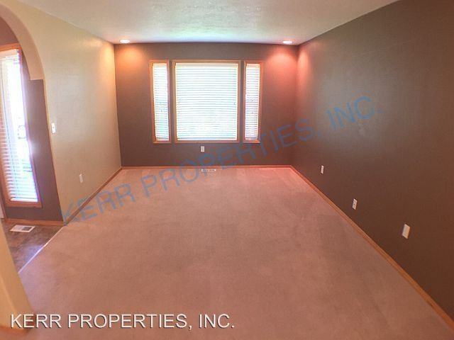 781 SE Acacia Ln - Photo 2 of 21