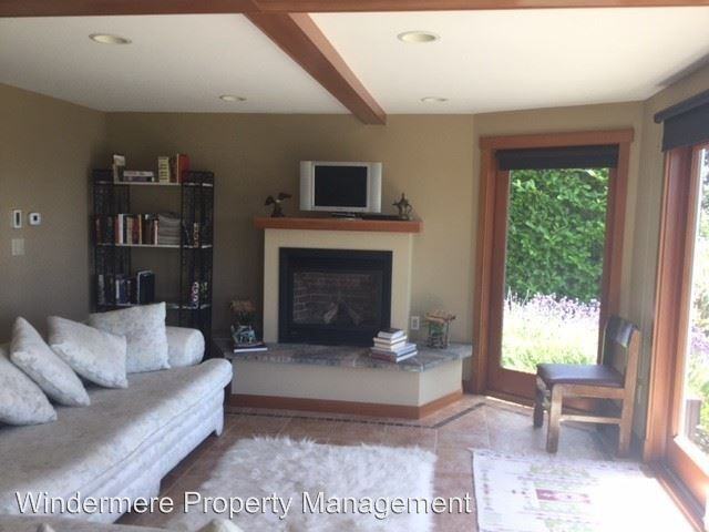 988 Chuckanut Dr - Photo 3 of 17