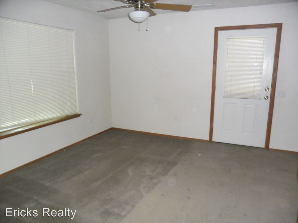 4484 Lincoln St - Photo 2 of 13