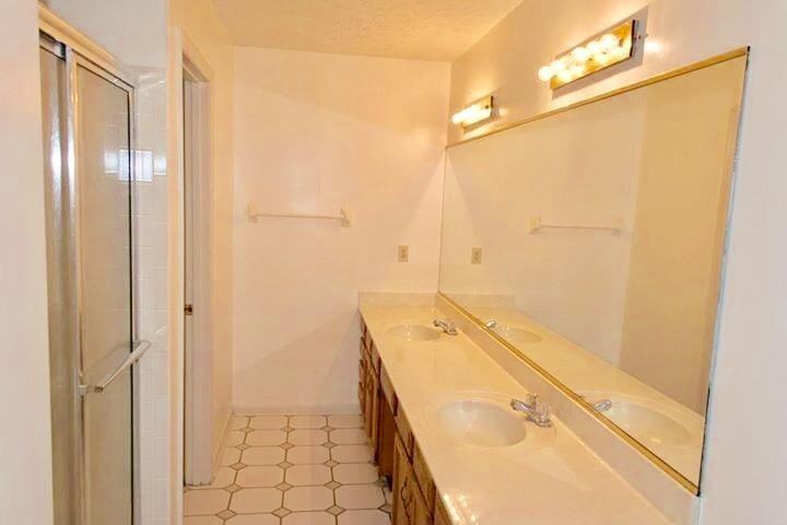 8282 Fox Knoll Dr - Photo 2 of 7