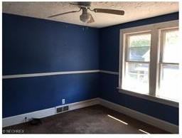 359 Saybolt Ave - Photo 3 of 8