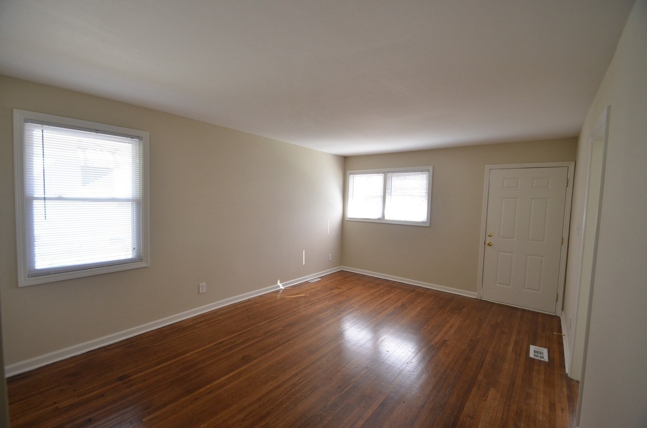 3300 Ross Ave - Photo 2 of 3