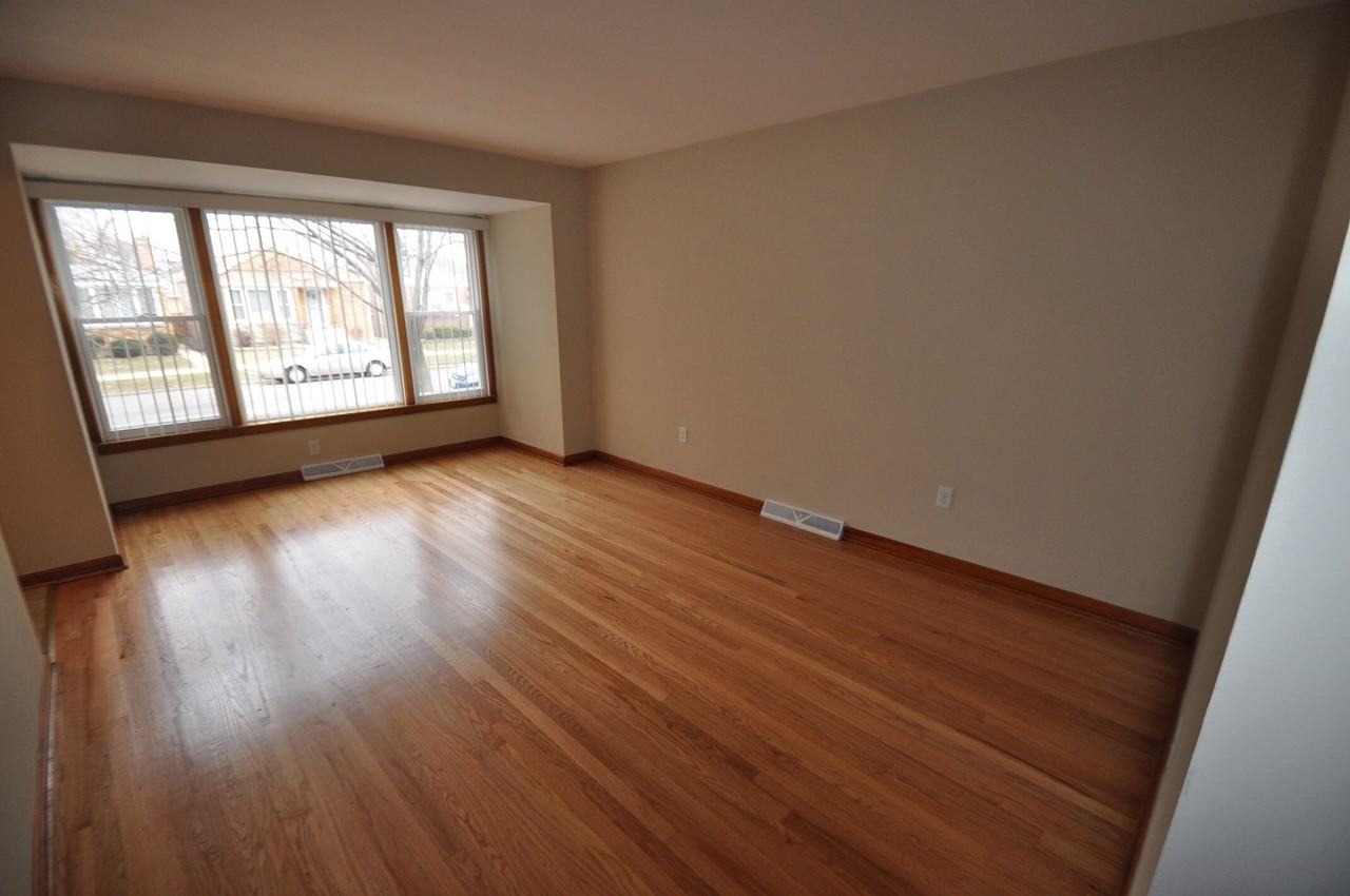 5420 S Normandy Ave - Photo 2 of 5