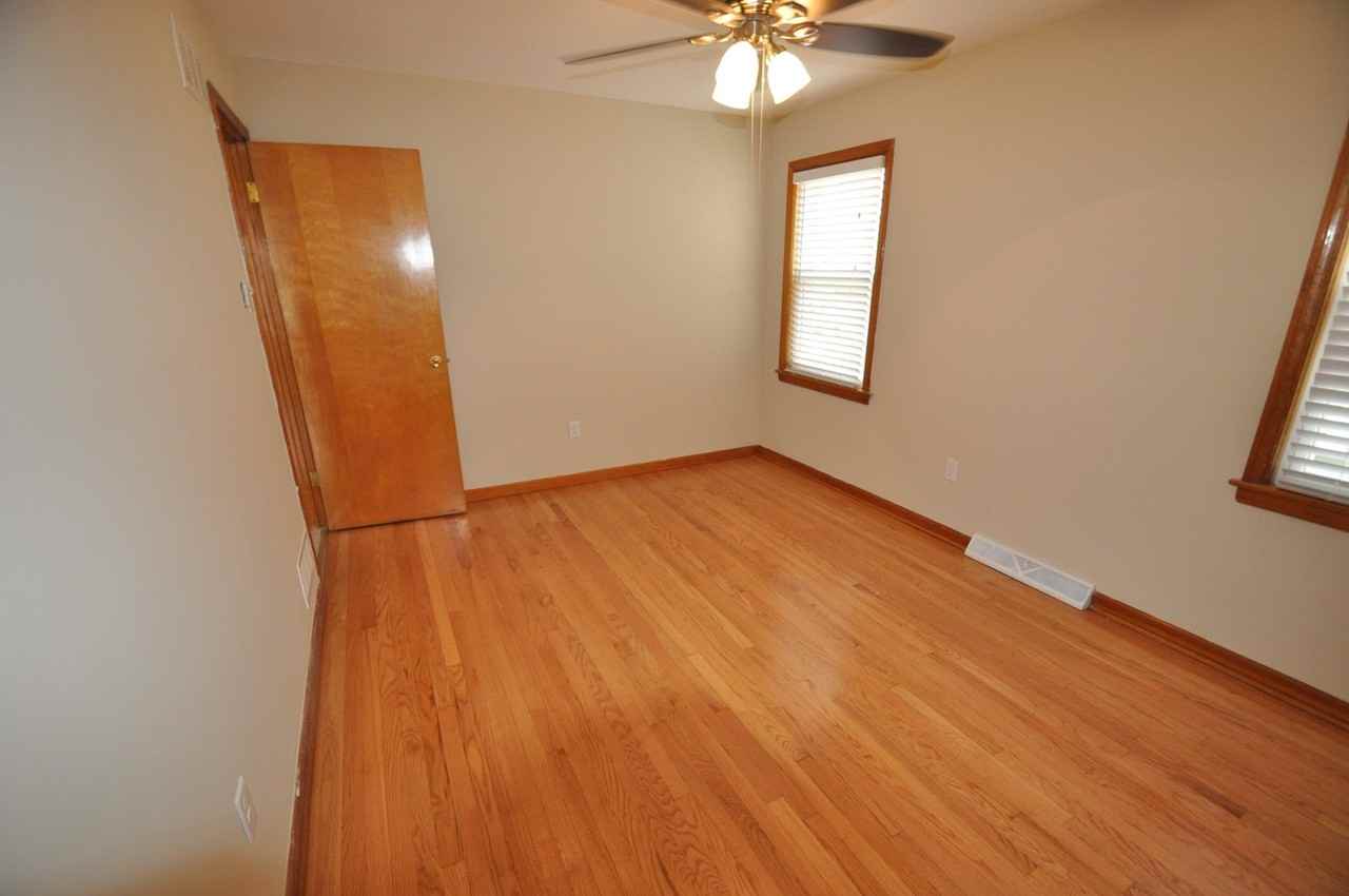 5420 S Normandy Ave - Photo 3 of 5