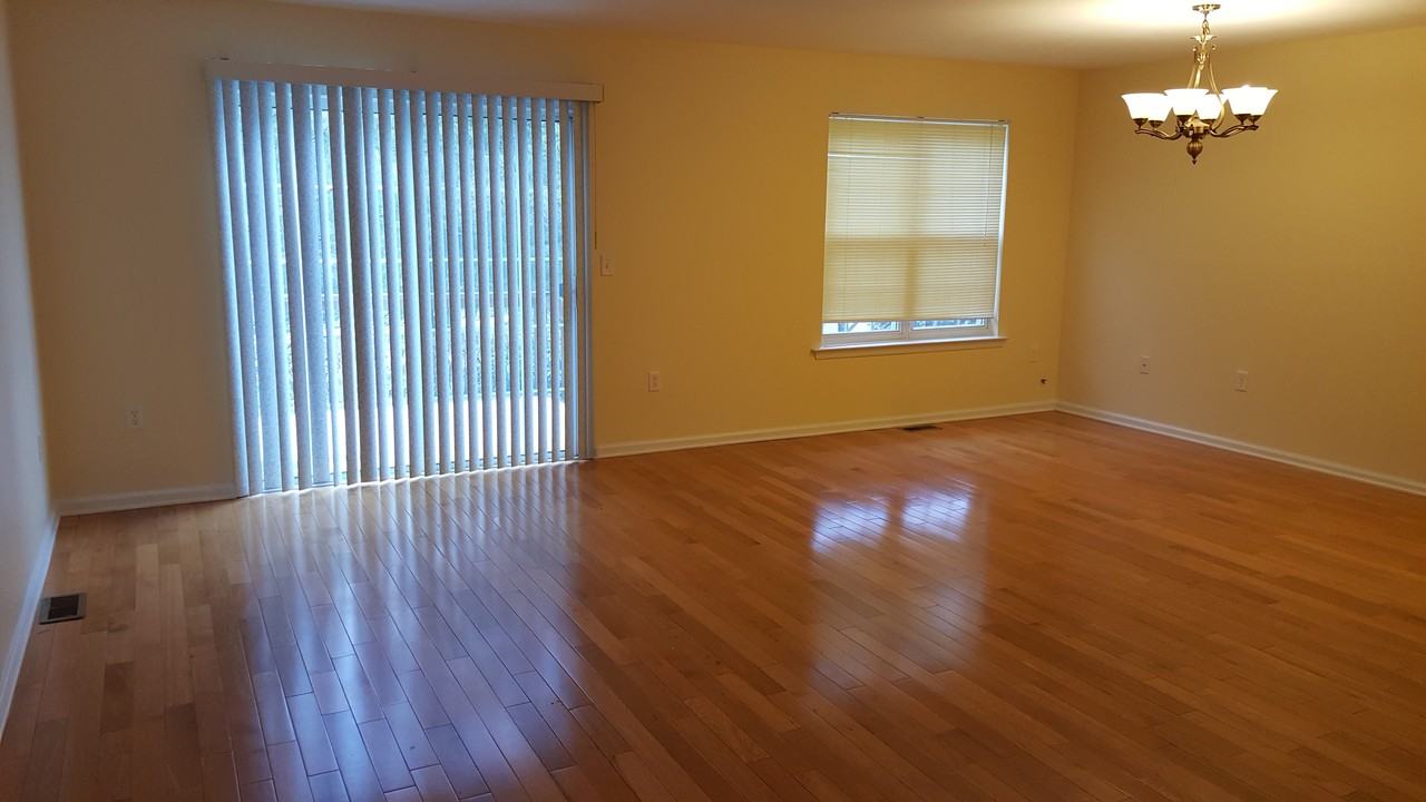 2 Linda Ct - Photo 3 of 18