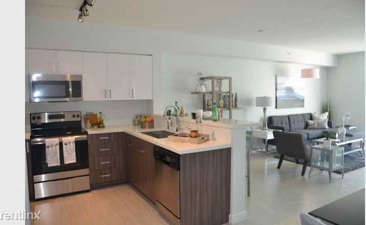 531 NE 39th St - Photo 2 of 11