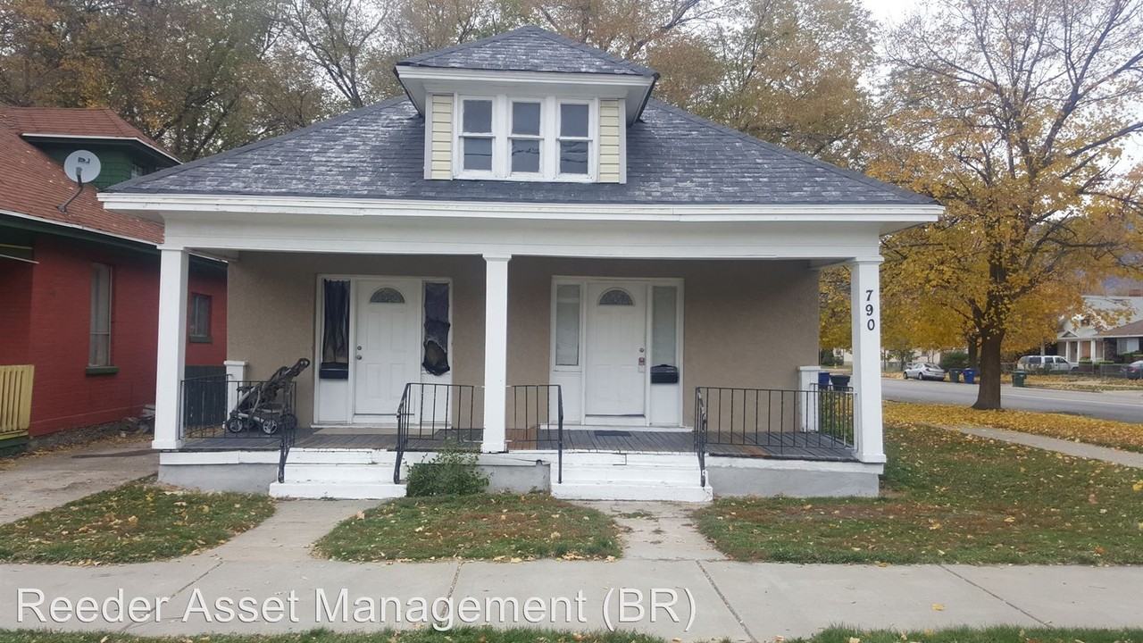 790 W 27th St - Photo 2 of 24