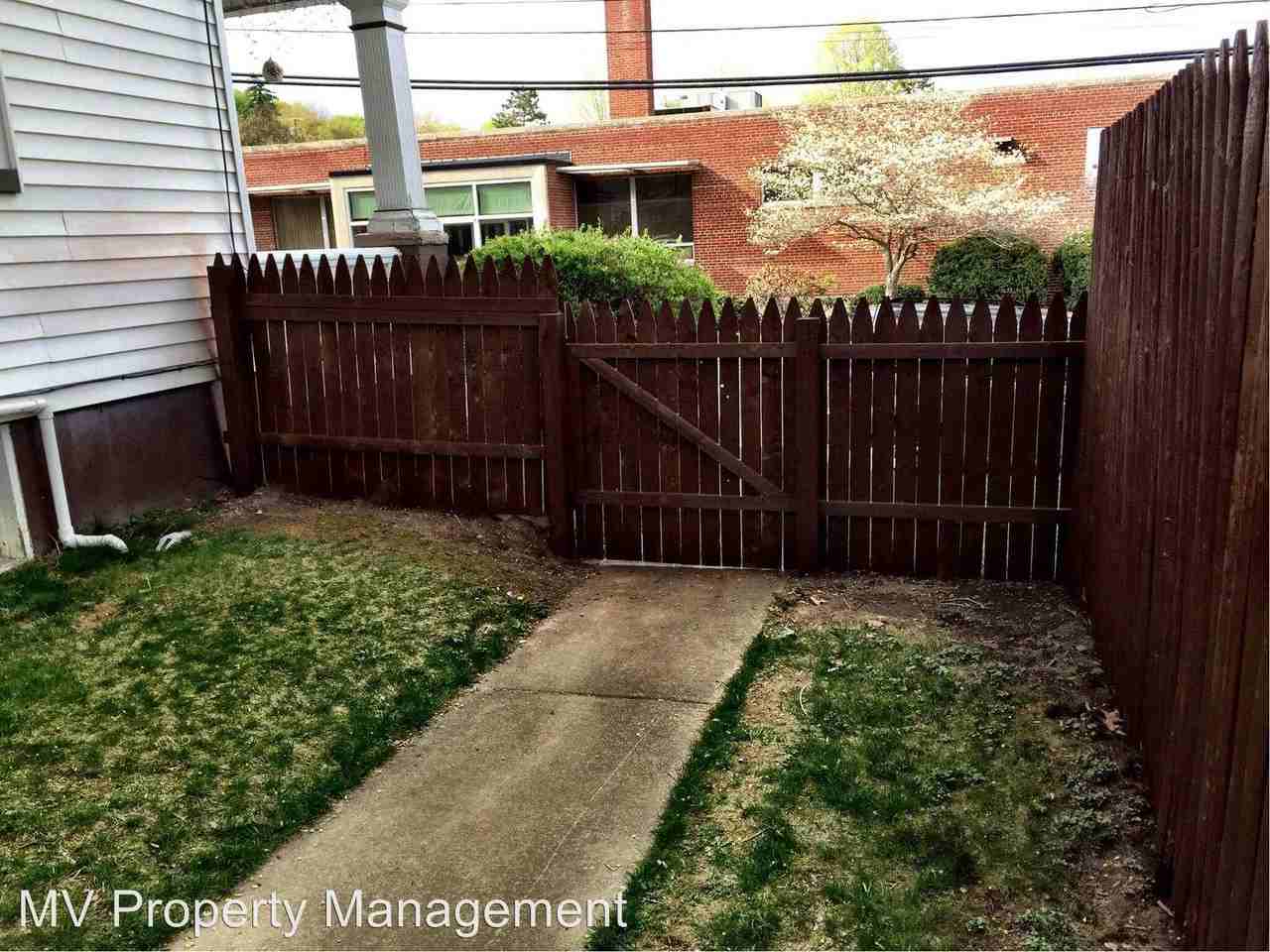216 Pennsylvania Ave - Photo 3 of 17