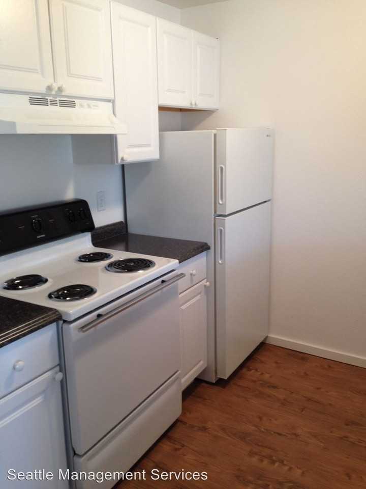 10730-10734 Stone Ave N - Photo 3 of 6