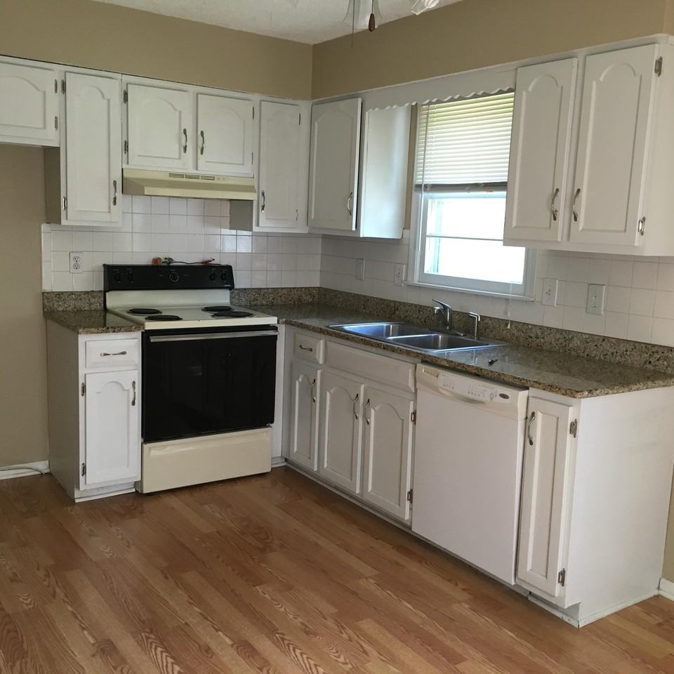 226 S Ridgeview Rd - Photo 3 of 10