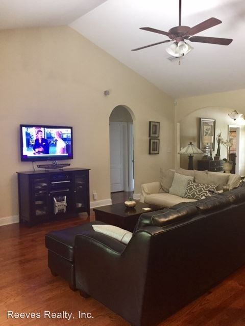 10278 Chesterfield Dr E - Photo 2 of 23