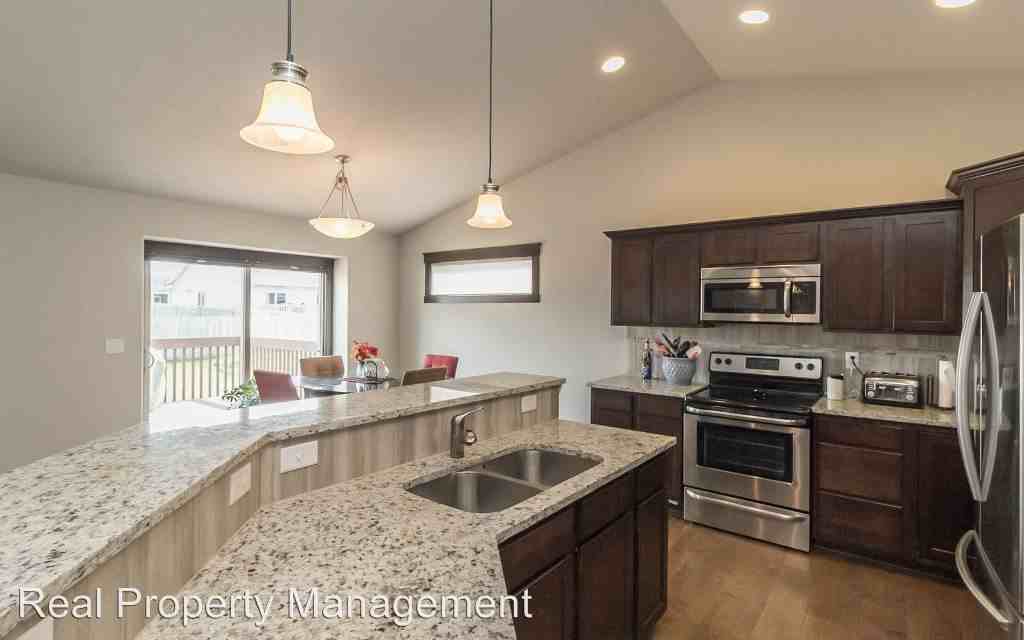 9664 Alderwood Dr - Photo 2 of 17