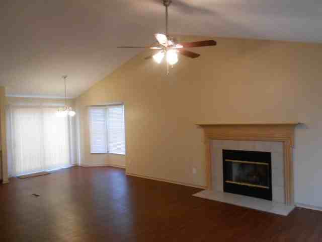 6742 Laburnum Dr - Photo 3 of 18