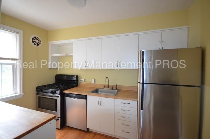 1303 Belle View Blvd - Photo 2 of 9