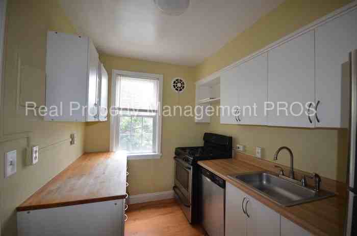 1303 Belle View Blvd - Photo 3 of 9