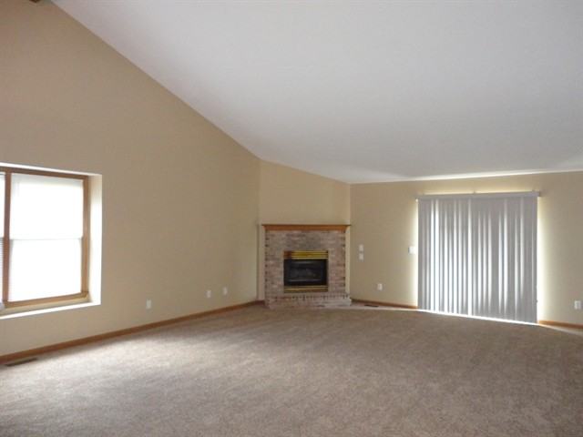 1052 Windsor Crossing - Photo 3 of 13