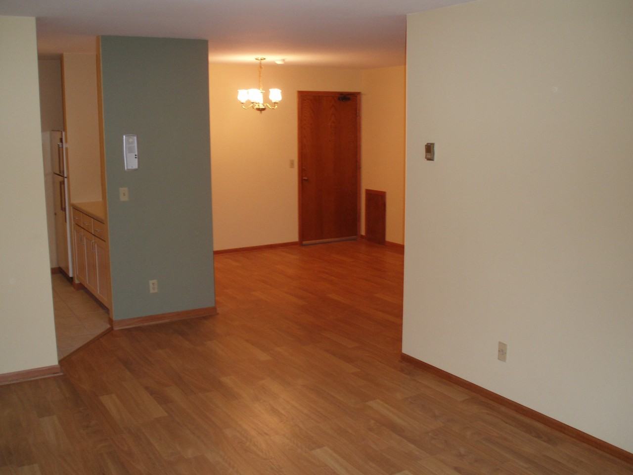 Oak Manor - Photo 3 of 6
