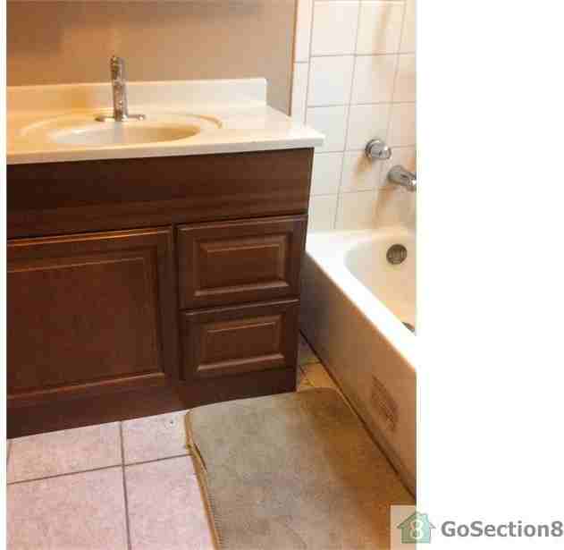 12127 S Lowe Ave - Photo 3 of 10