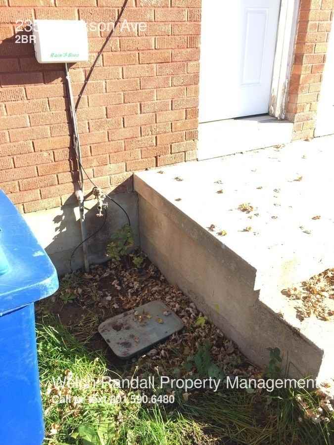 2353 Jackson Ave - Photo 2 of 4
